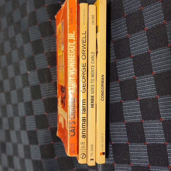 4 classics.  paperbacks. vintage. - Picture 11 of 11